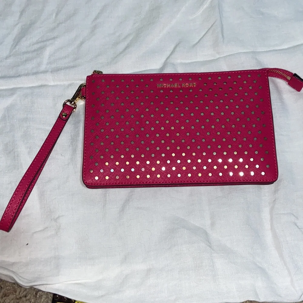 Nwot Michael Kors Jet Set perforated wristlet pouch - Picture 1 of 11